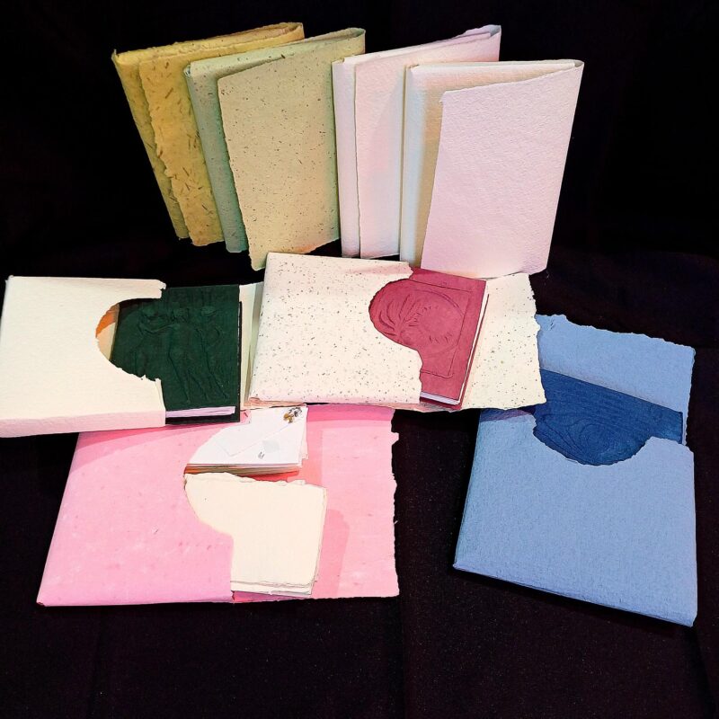 Cartelline in carta fatta a mano